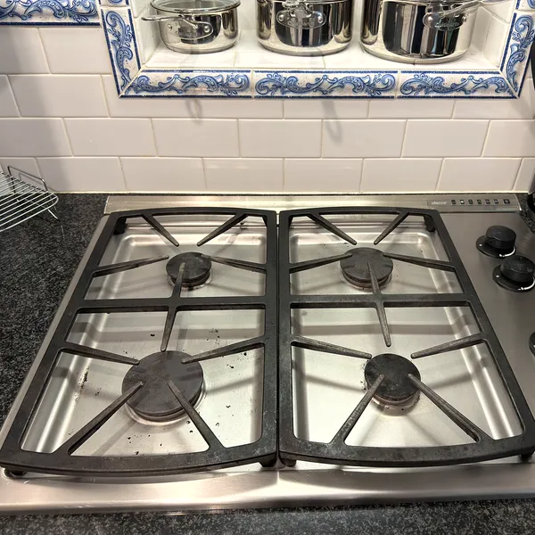 Spotless stovetop after a professional deep cleaning service